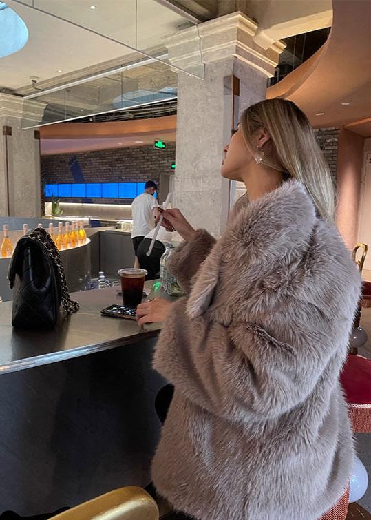 Suit Collar Fur Coat Premium Plush Material