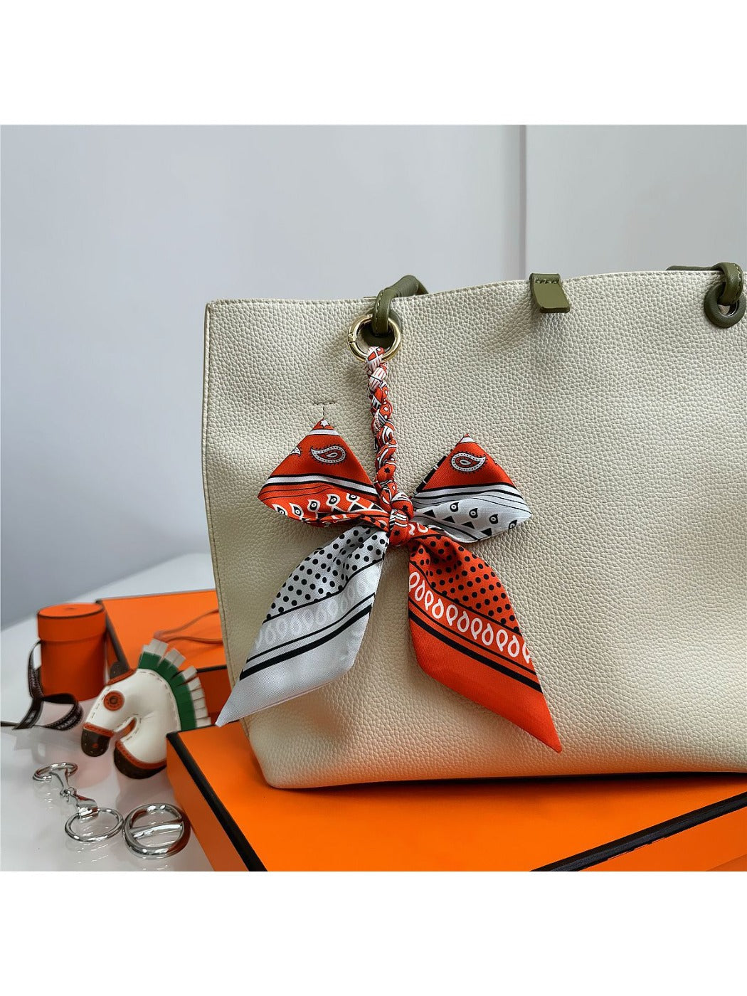 Koco - Elegant Bow Bag Charm