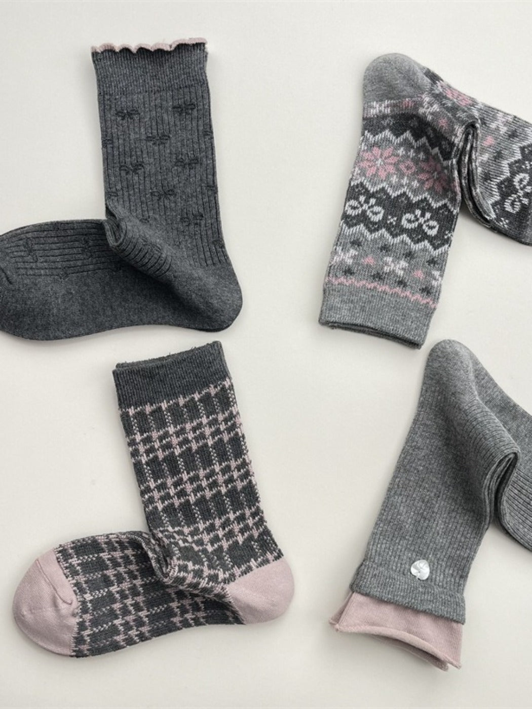 Rufia - Grey Pink Plaid Bow Mid-Crew Socks