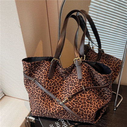 Retro Handbag With Pendant