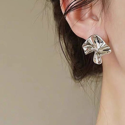 Simple Geometric Ruched Stud Earring