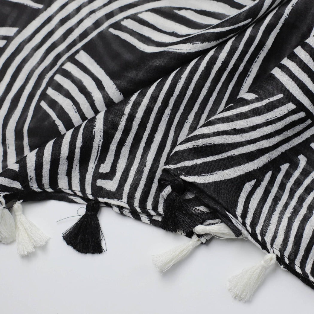 Scarvii - Striped Print Solid Scarf – Classic &amp; Stylish