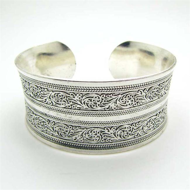 1Pcs Women Vintage Bracelets Wide Lucky Flower Printing Tibet Silver Plated Totem Cuff Bracelets Bangles
