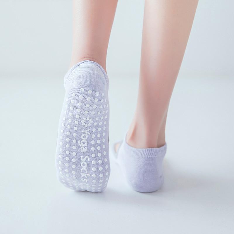 Hot Breathable Anti-Friction Women Yoga Socks Silicone Non Slip Pilates Barre Breathable Sports Dance Socks Slippers With Grips
