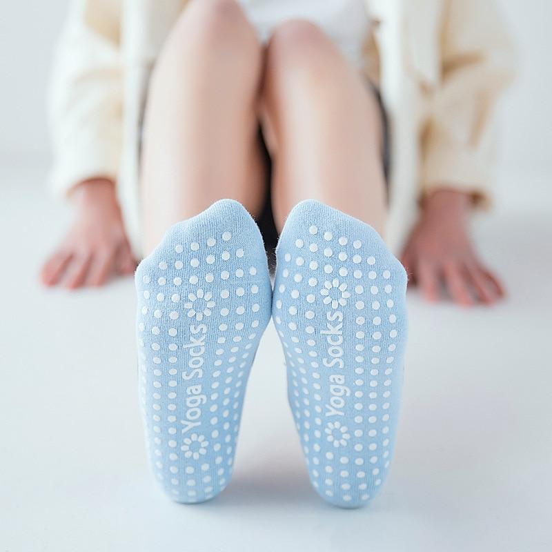 Hot Breathable Anti-Friction Women Yoga Socks Silicone Non Slip Pilates Barre Breathable Sports Dance Socks Slippers With Grips