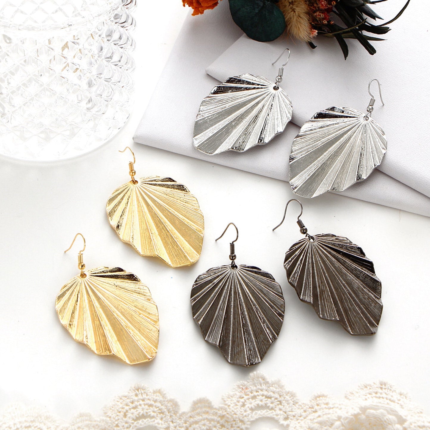 Leaf Pattern Pendant Earrings For Women Exaggerated Style Simple Alloy Earrings For Xmas Party