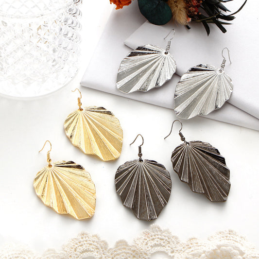Leaf Pattern Pendant Earrings For Women Exaggerated Style Simple Alloy Earrings For Xmas Party