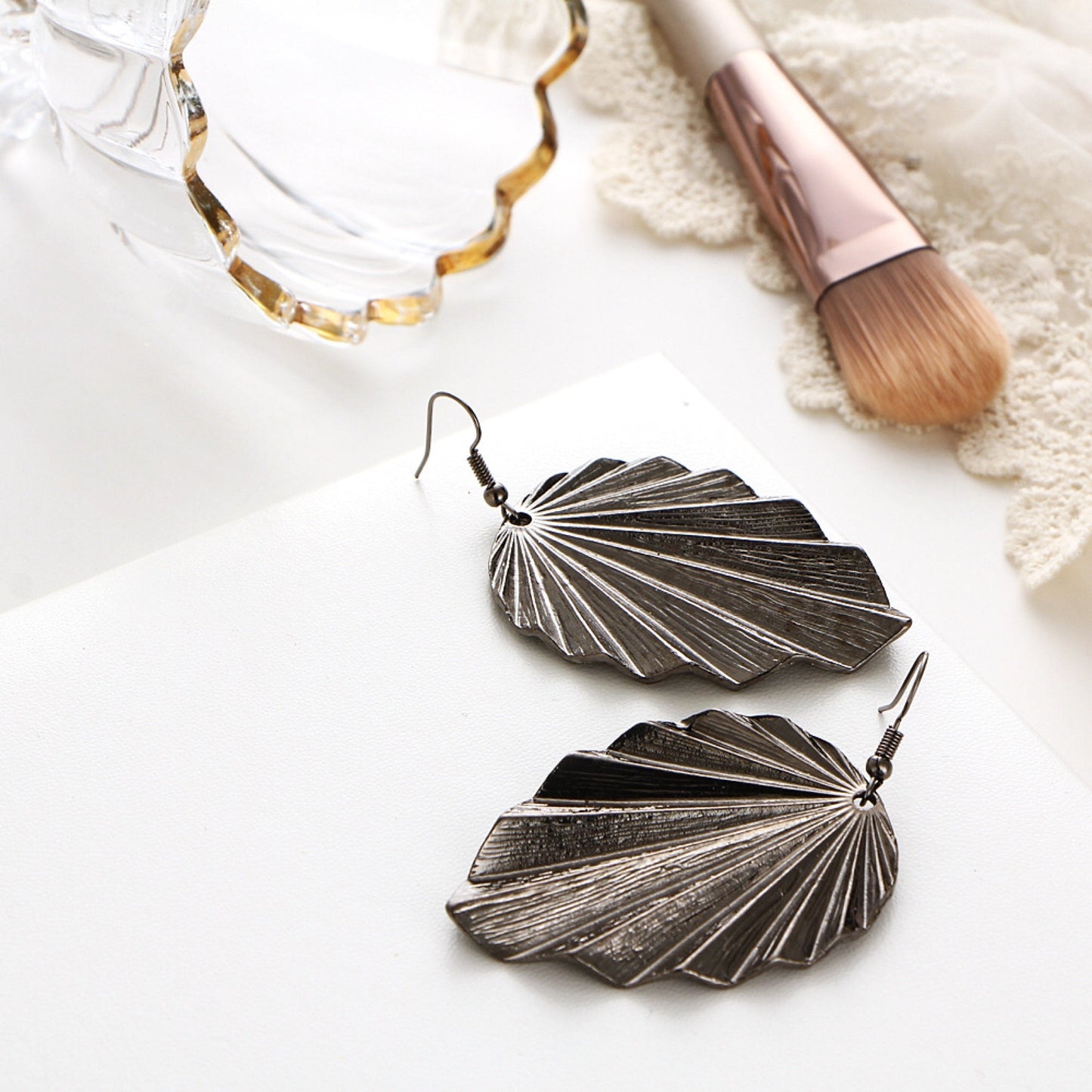 Leaf Pattern Pendant Earrings For Women Exaggerated Style Simple Alloy Earrings For Xmas Party