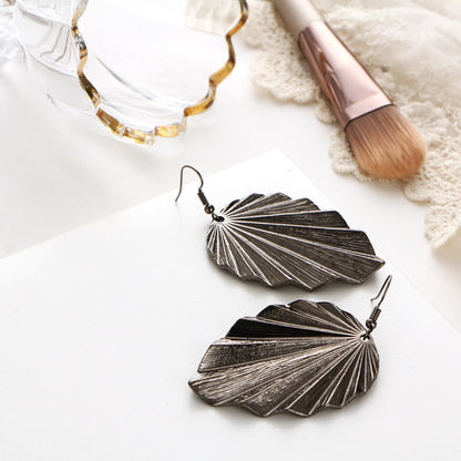 Leaf Pattern Pendant Earrings For Women Exaggerated Style Simple Alloy Earrings For Xmas Party