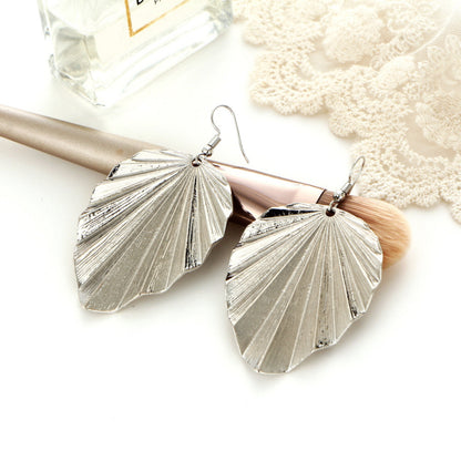 Leaf Pattern Pendant Earrings For Women Exaggerated Style Simple Alloy Earrings For Xmas Party