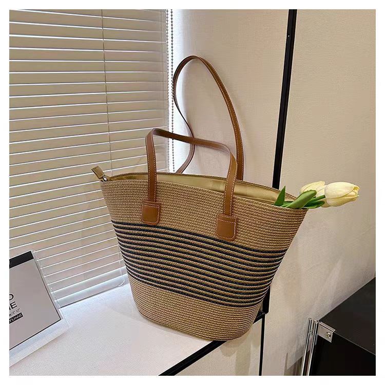 Women's Summer Straw Tote Bag Large Capacity Woven Shoulder Bag