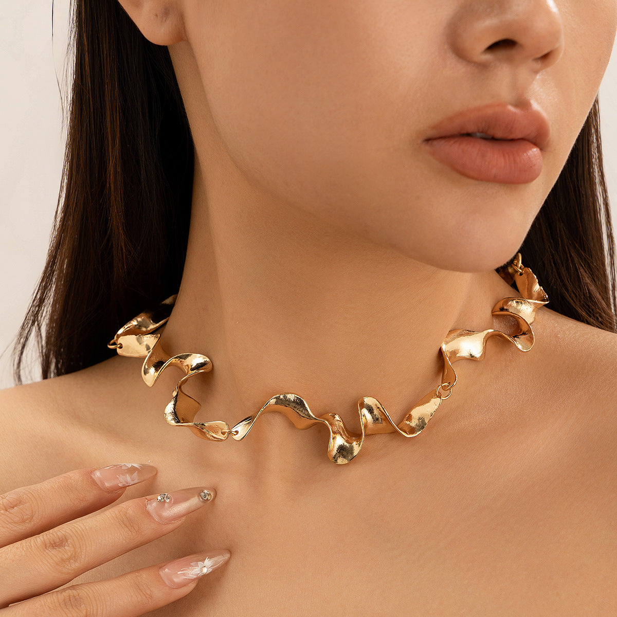 Metallic Liquid Lava Choker Necklace With Geometric Design