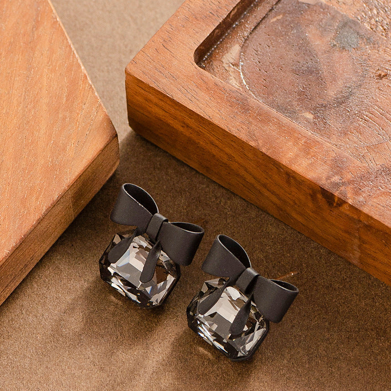 Fashionable Black Crystal Bow Earrings For Women