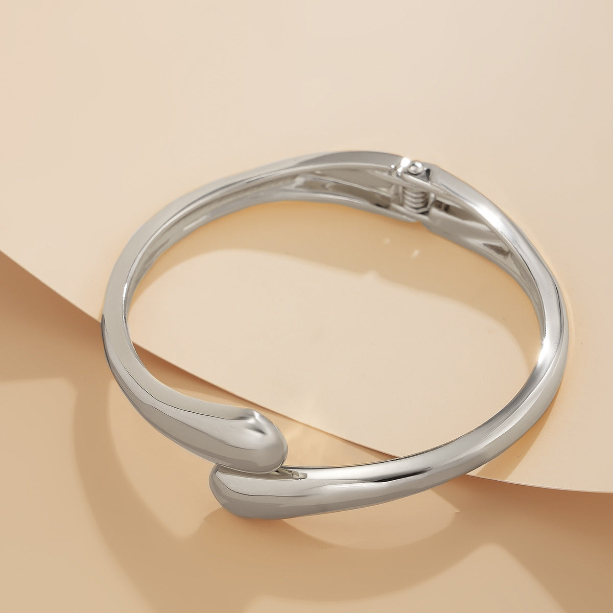 Fashionable Irregular Alloy Spring Bracelet Set