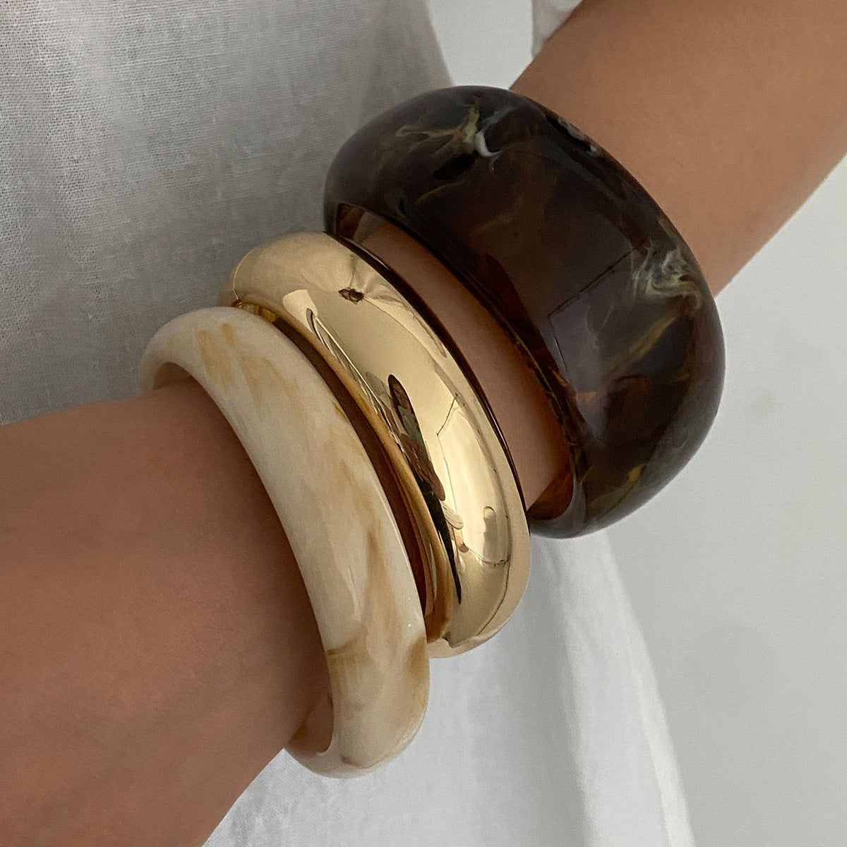 Eye-Catching Irregular Gradient Geometric Metal Spring Bracelets