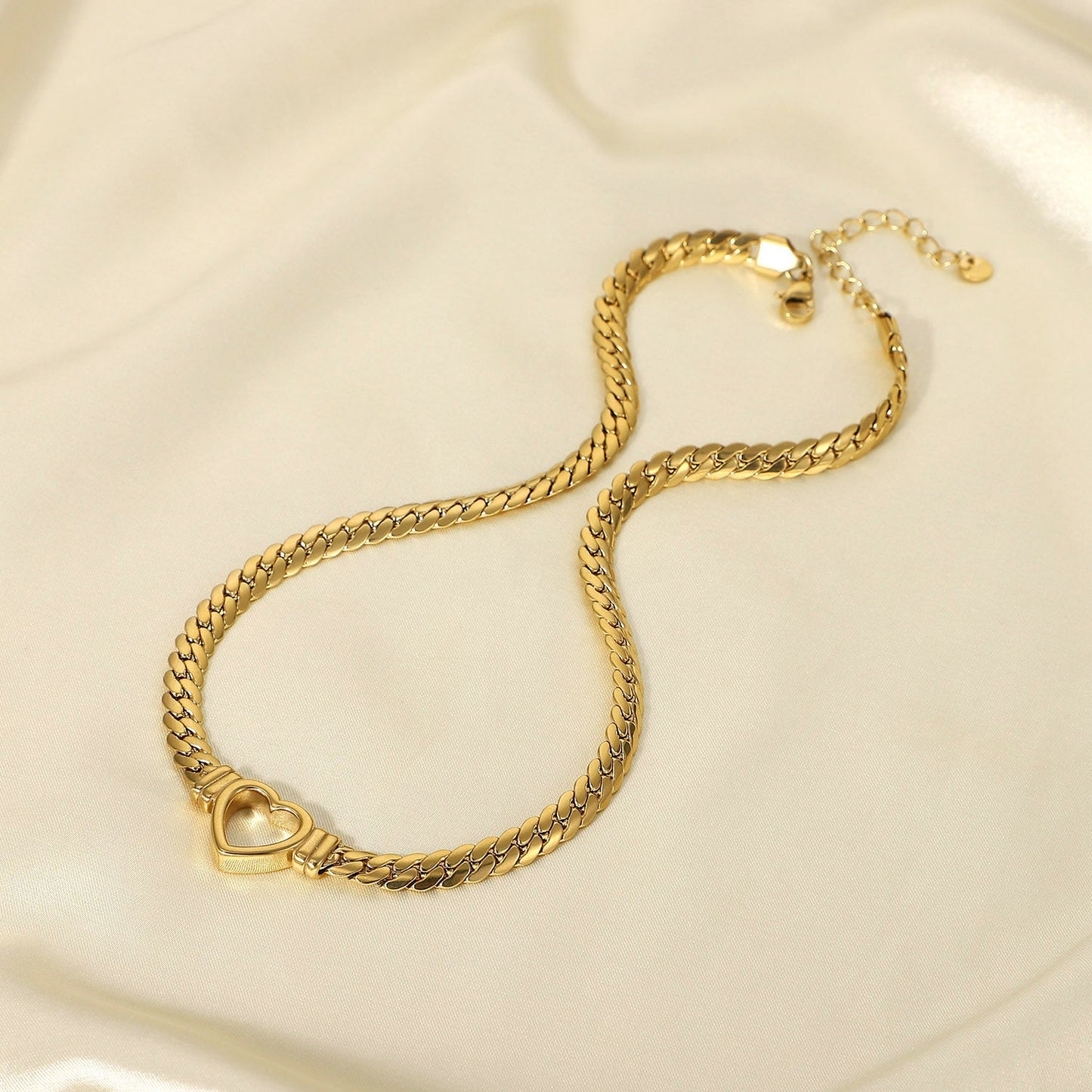 Hellow Out Heart Shade Pendant Necklace