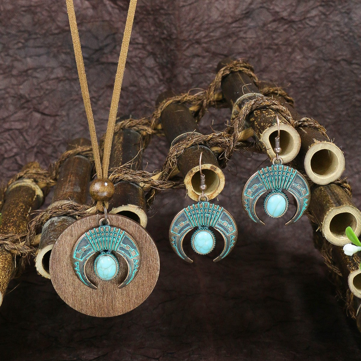 Vintage Floral Alloy Wood Pendant Necklace Set