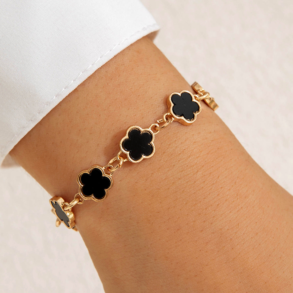 Trendy Alloy Five-Leaf Clover Bracelet Jewelry Set