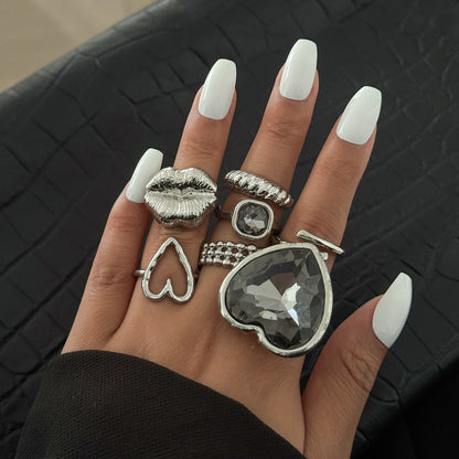 Exaggerated Black Heart Acrylic Diamond Ring Set Stylish Metal Thread Lips Ring