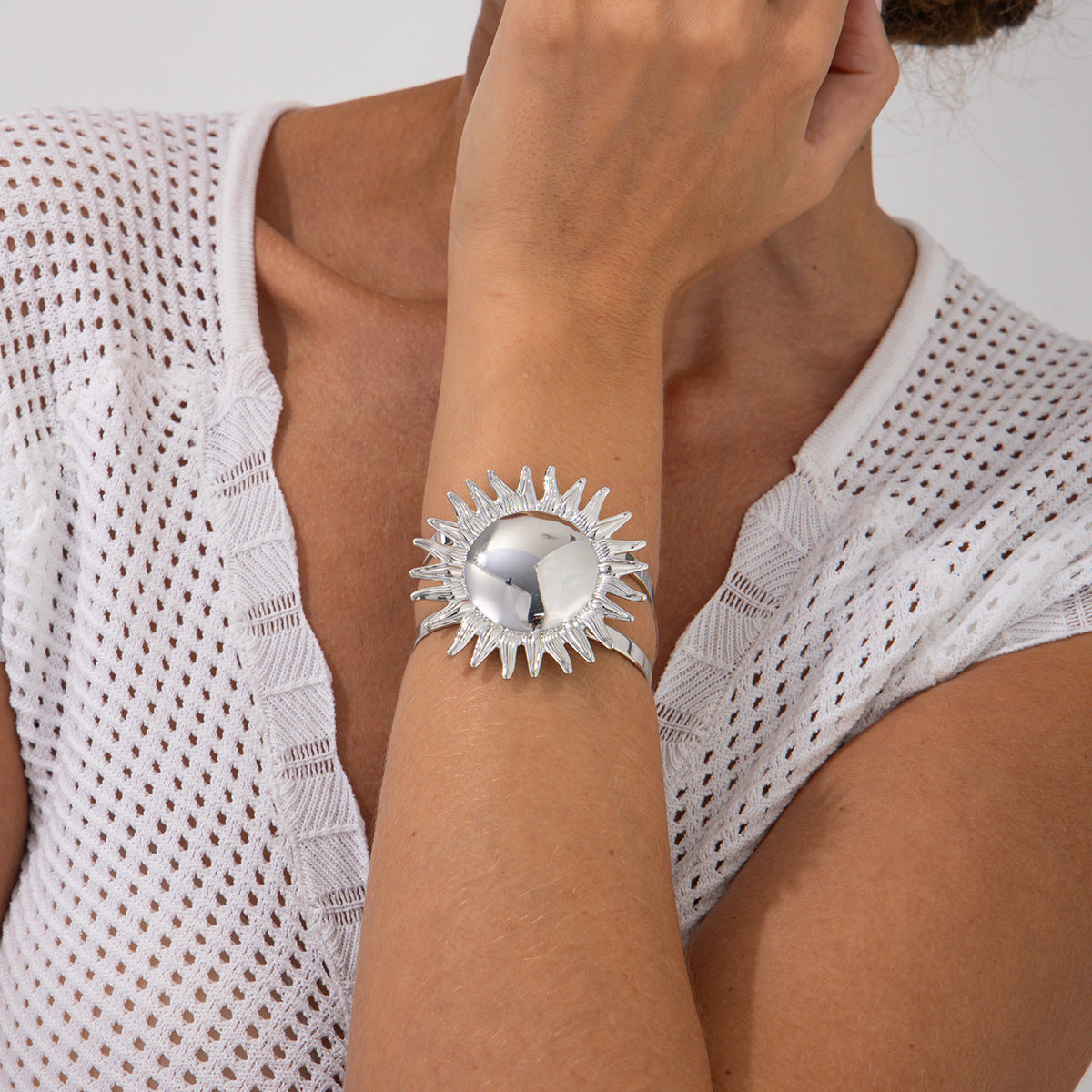 Retro Floral Hollow Sunflower Bangle Bracelet Set for Women