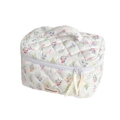 Simple Flower Print Quilted Portable Makeup Bag