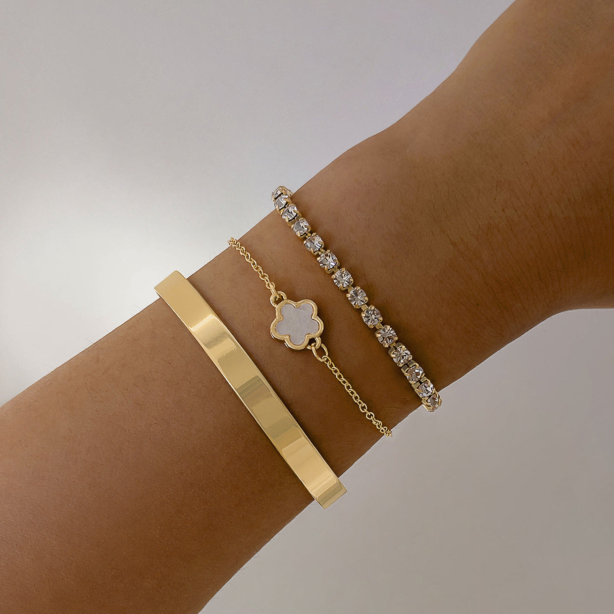 Trendy Alloy Five-Leaf Clover Bracelet Jewelry Set