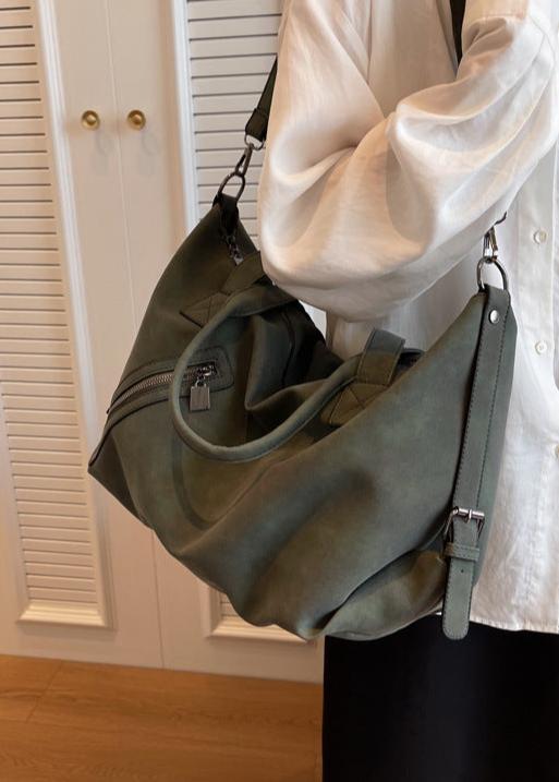 Leather Shoulder Bag Vintage Style With Multiple Compartments