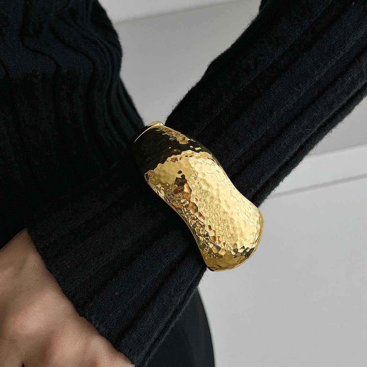 Trendy Ins Style Metal Droplet Cuff Bracelet for Women