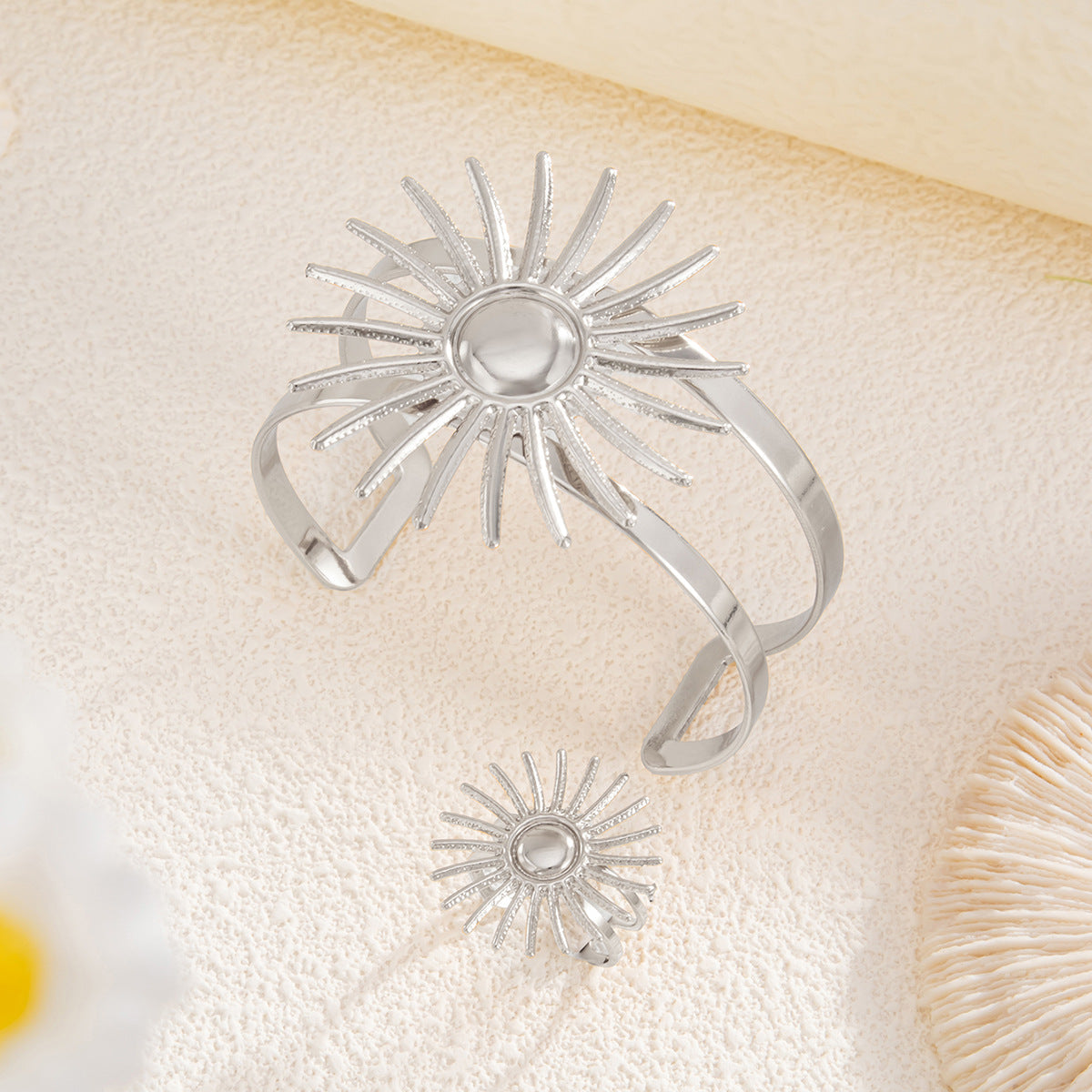 Retro Floral Hollow Sunflower Bangle Bracelet Set for Women