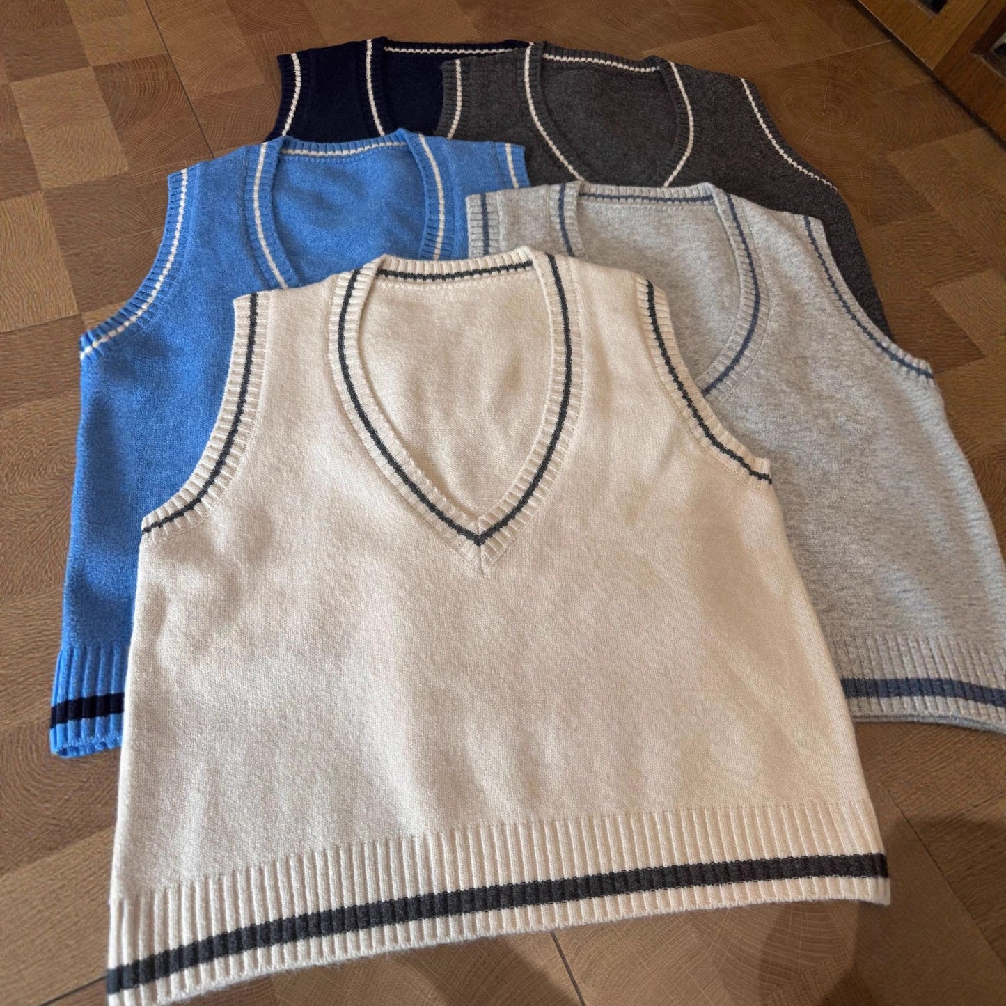 Trendy Casual Knit Vest with Color Block Design