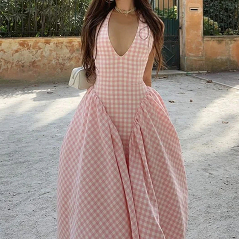 Elegant Midi Pleated Dress With V-Neck And Halter Neck Design