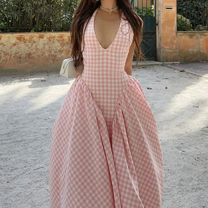 Elegant Midi Pleated Dress With V-Neck And Halter Neck Design