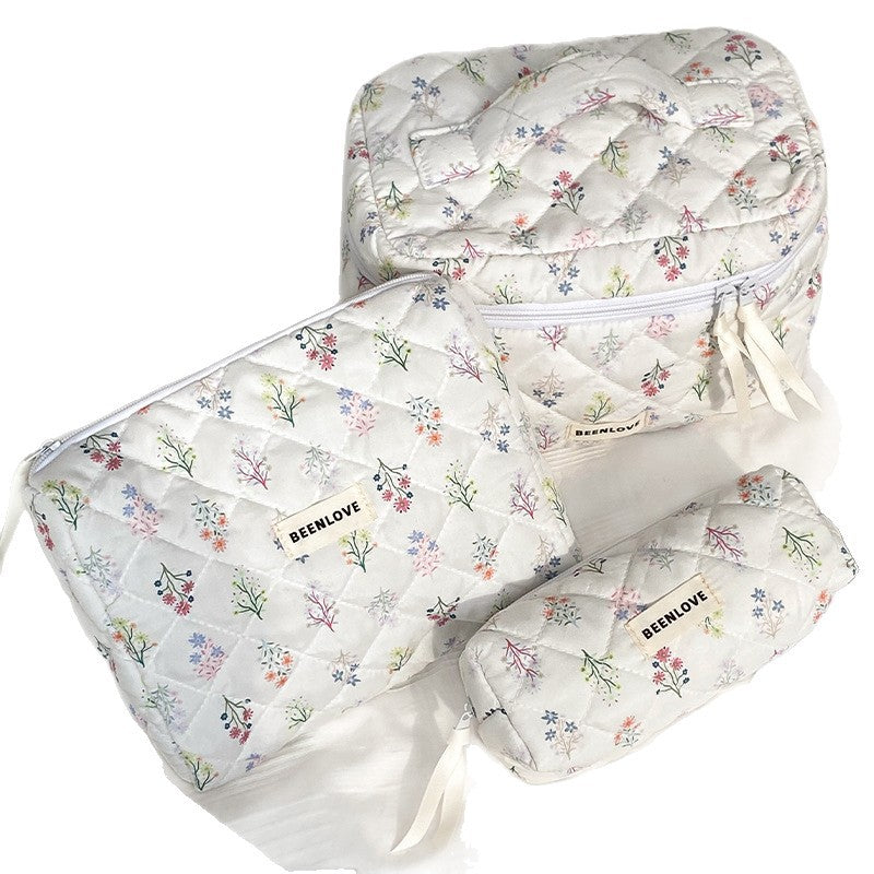 Simple Flower Print Quilted Portable Makeup Bag