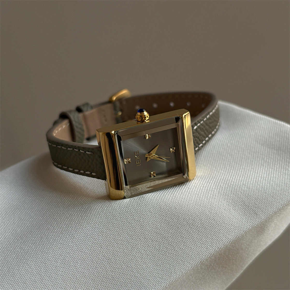 Minimalist Small Dial Leather Strap Quartz Watch