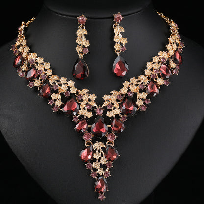Elegant Floral Necklace and Earring Set in Alloy