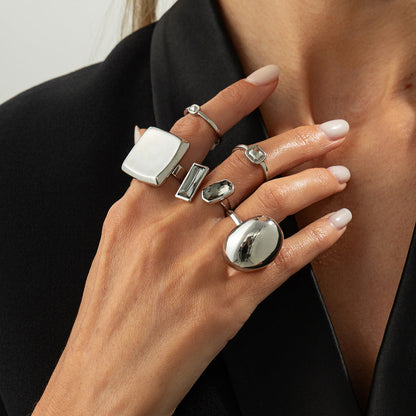 Exaggerated Black Heart Acrylic Diamond Ring Set Stylish Metal Thread Lips Ring