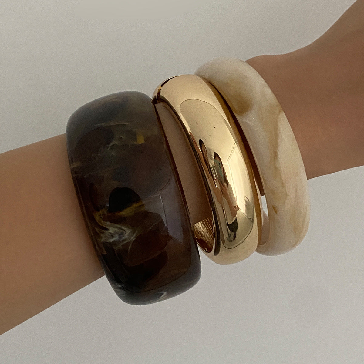 Eye-Catching Irregular Gradient Geometric Metal Spring Bracelets