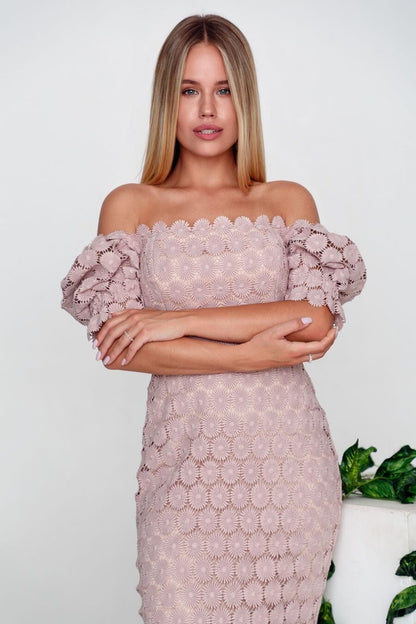 Trendy Lace Midi Dress With V-Neckline And Short Sleeves
