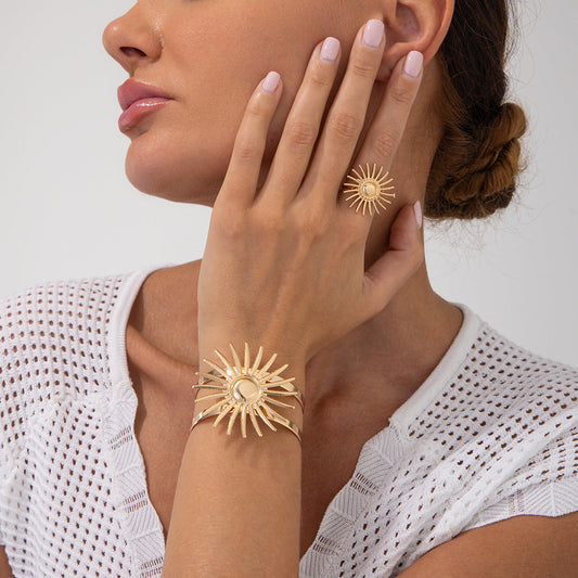 Retro Floral Hollow Sunflower Bangle Bracelet Set for Women