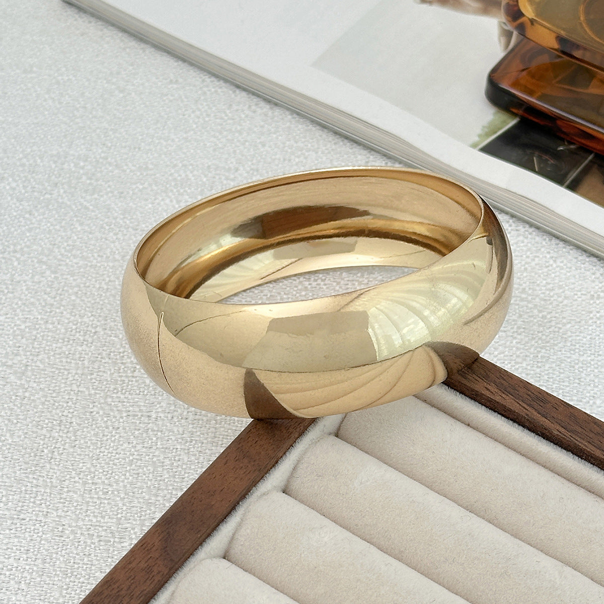 Exaggerated Arc Resin Bangle Unique Geometric Jewelry for Women