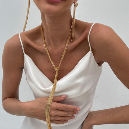 Fashionable Long Metal Chain Tassel Necklace With Geometric Design