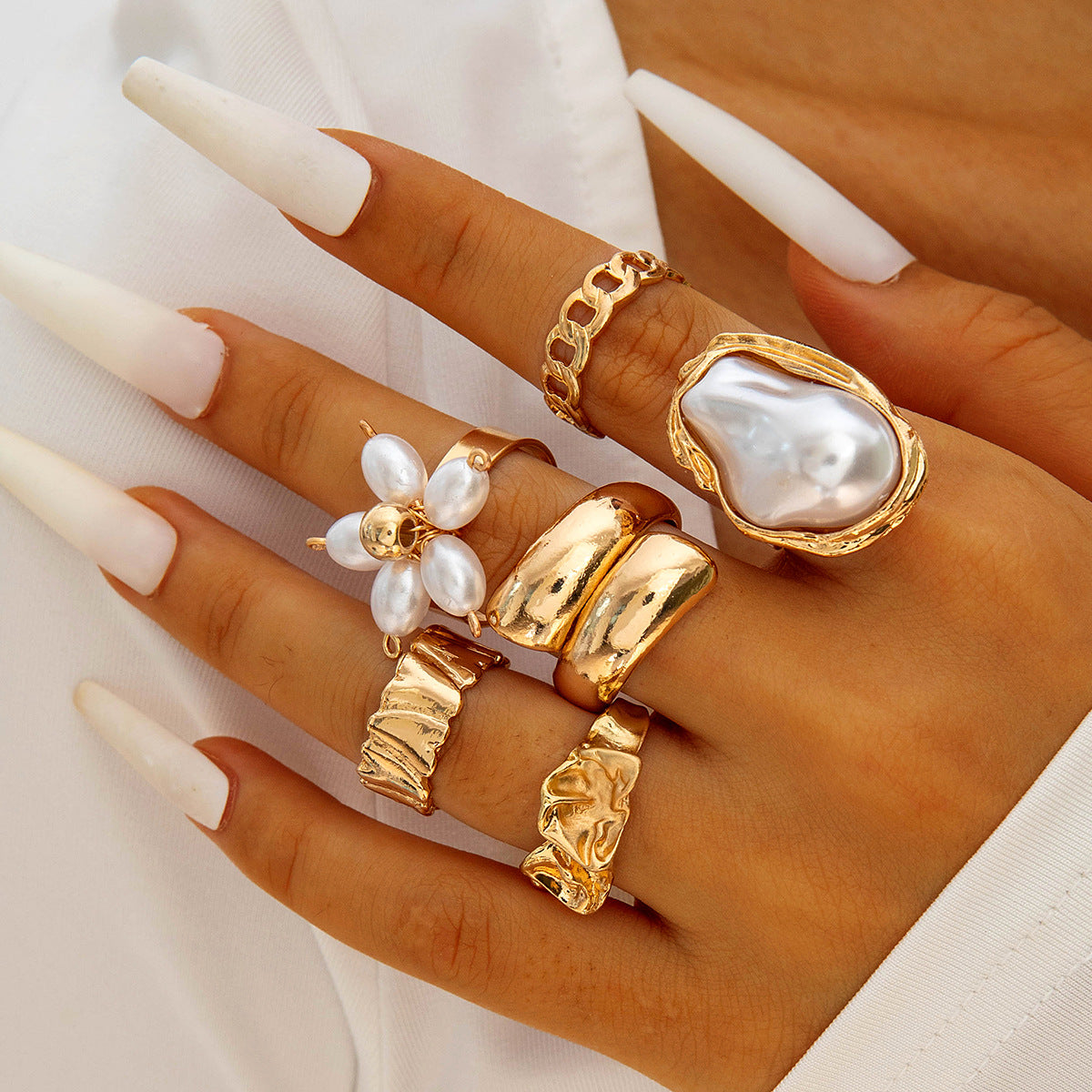 Geometric Baroque Pearl Ring Set With Floral Design