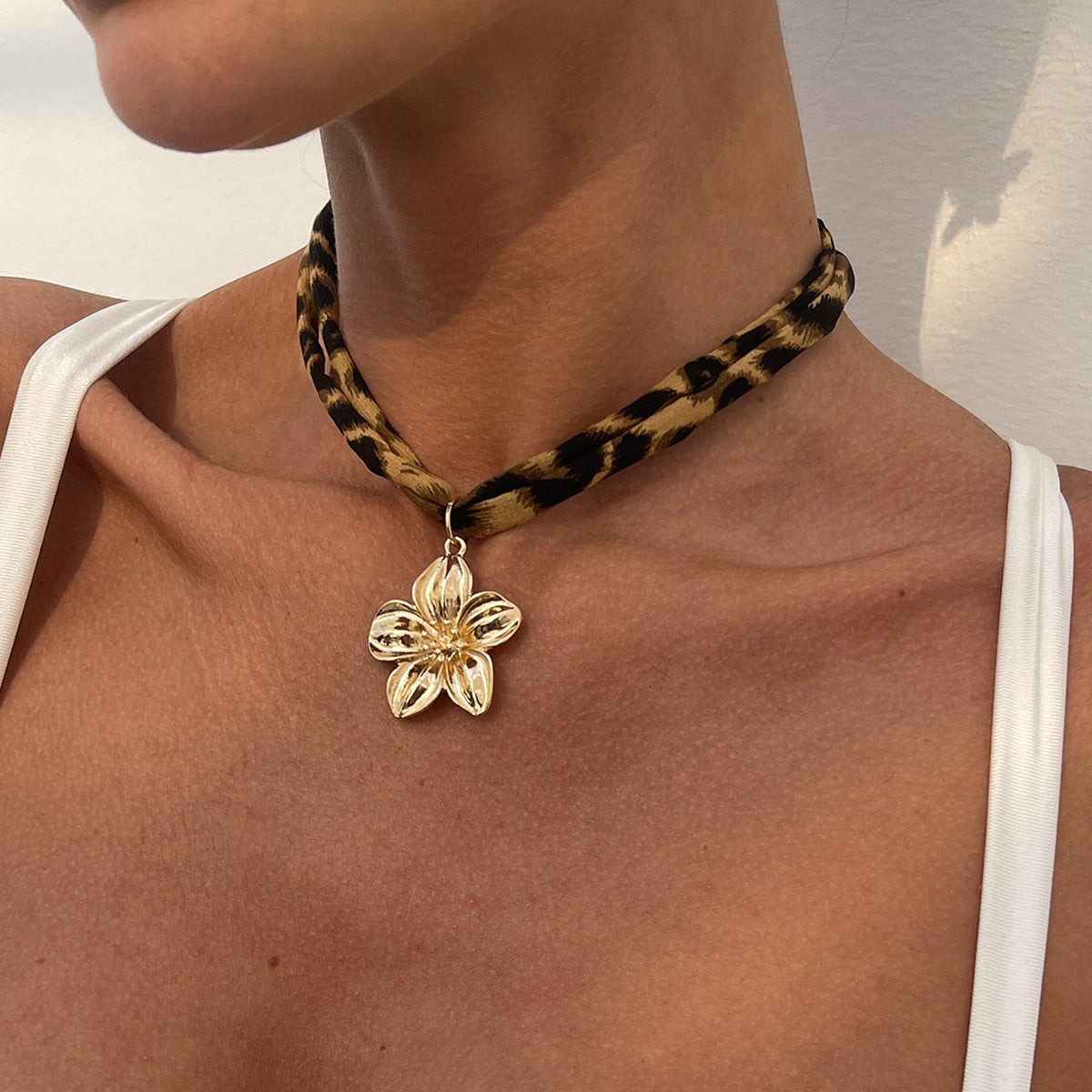 Ocean-Inspired Shell Starfish Pendant Necklace Stylish Casual Jewelry