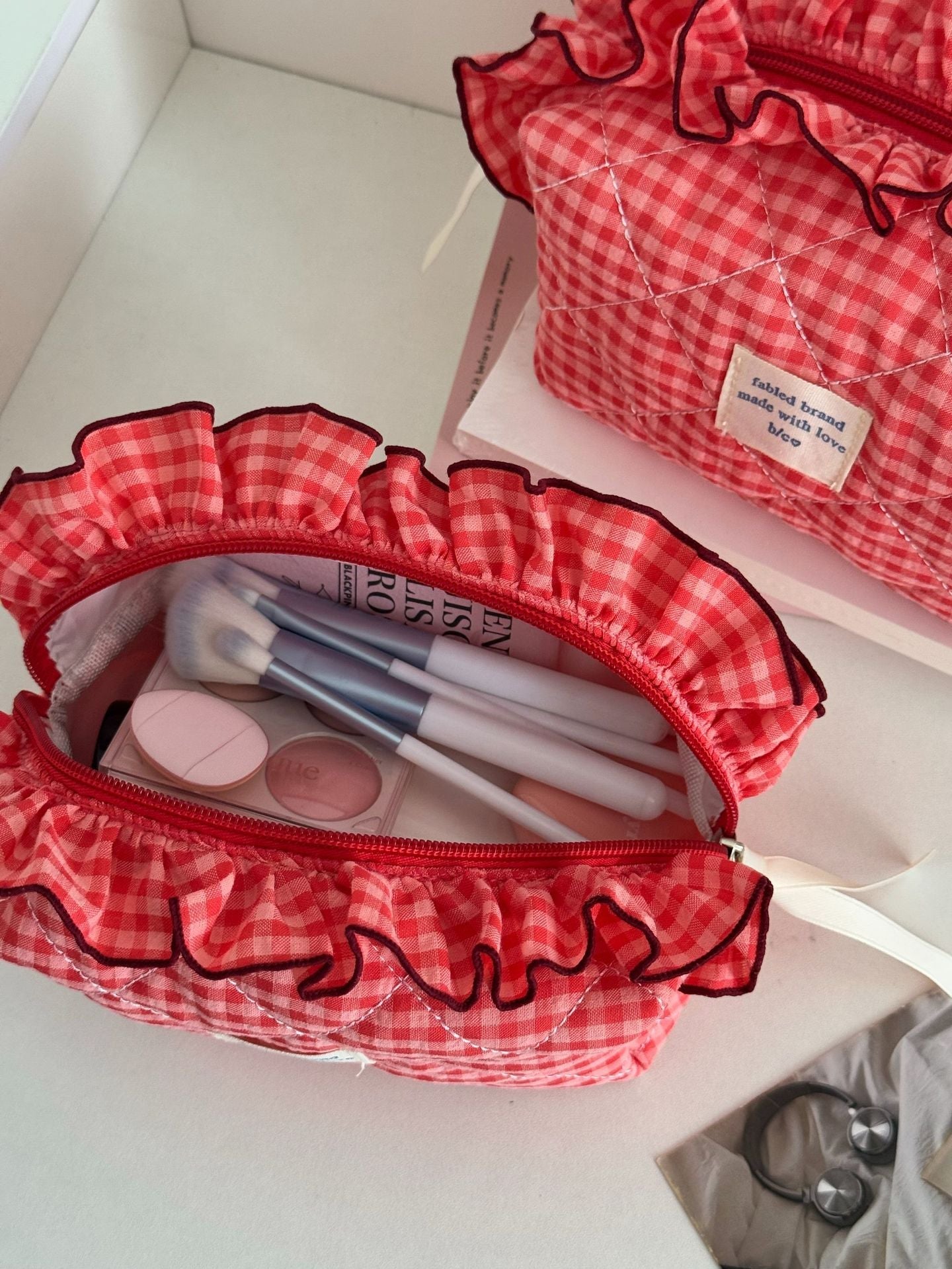 Stylish Berry Color Lace Cosmetic Bag Portable Makeup Pouch