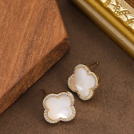 Elegant Clover Shell Earrings With Zirconia In Silver