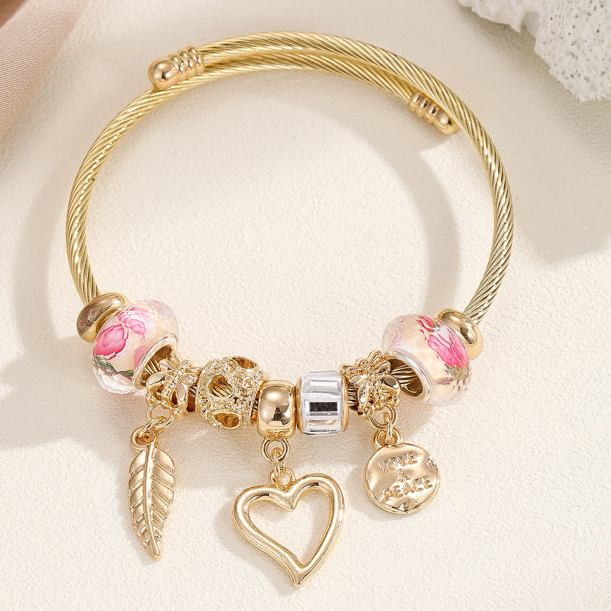 Fashionable Adjustable Gold Stainless Steel Bracelet Elegant Heart Design