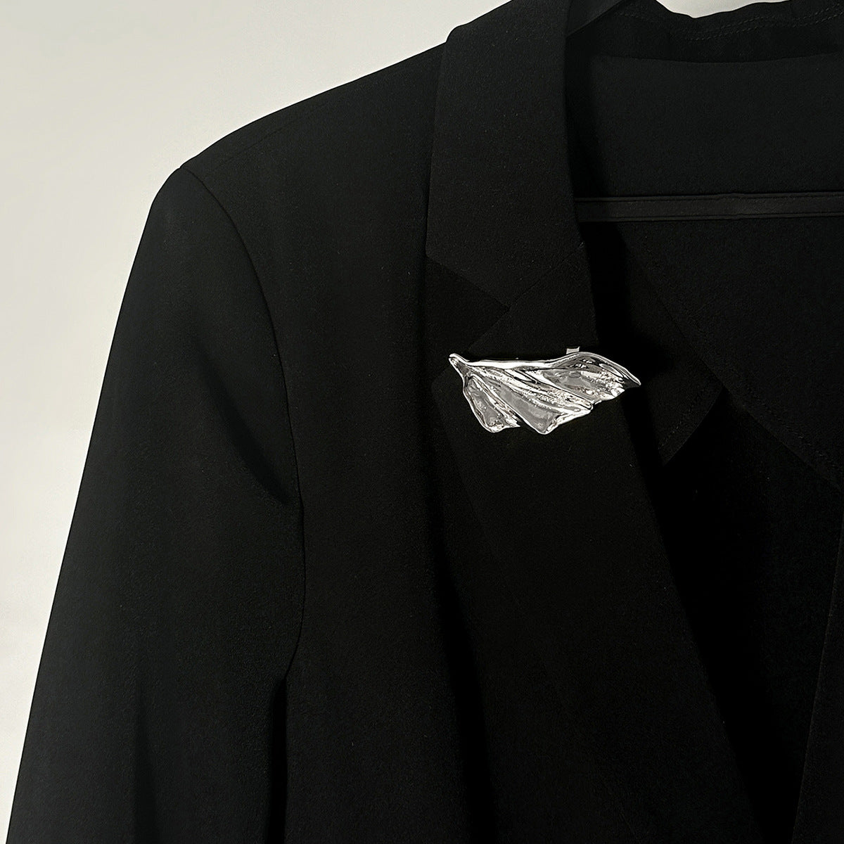 Exaggerated Irregular Metal Pleated Brooch Trendy Fashion Jacket Pin