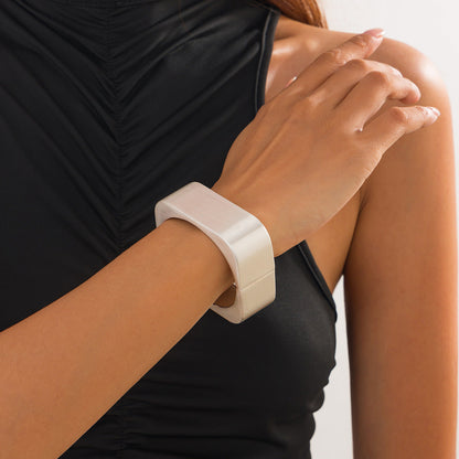 Vintage Square Metal Bracelet For Women Stylish Spring Bangle