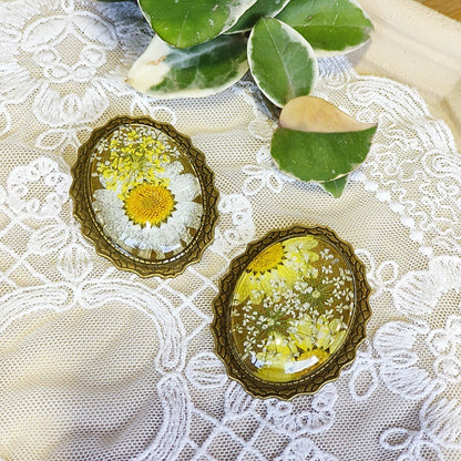 Floral Vintage Handmade Necklace with Resin Flower Pendant