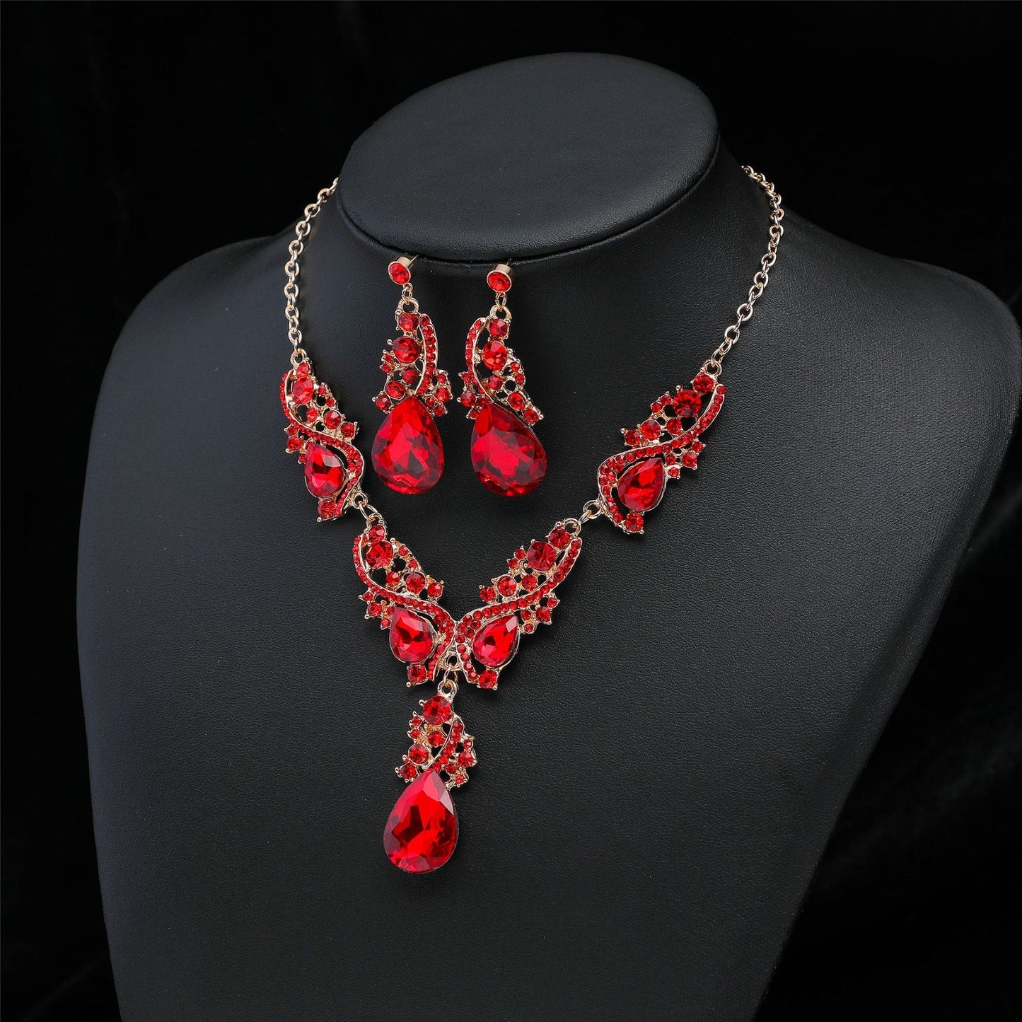 Exaggerated Vintage Necklace and Earring Set